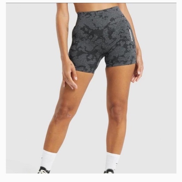 Gymshark Pants - Women’s Gymshark Adapt Camo Black‎ & Gray Seamless Shorts
